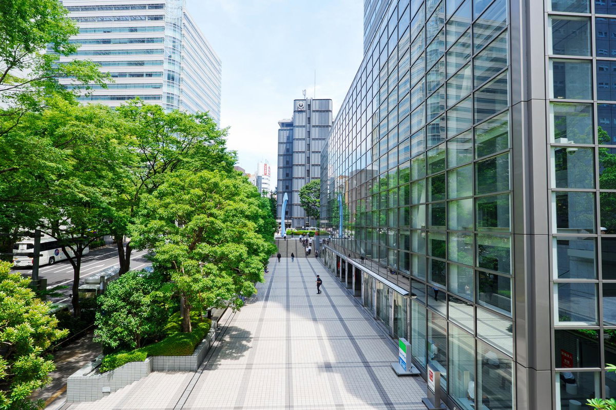 新宿のオフィス街